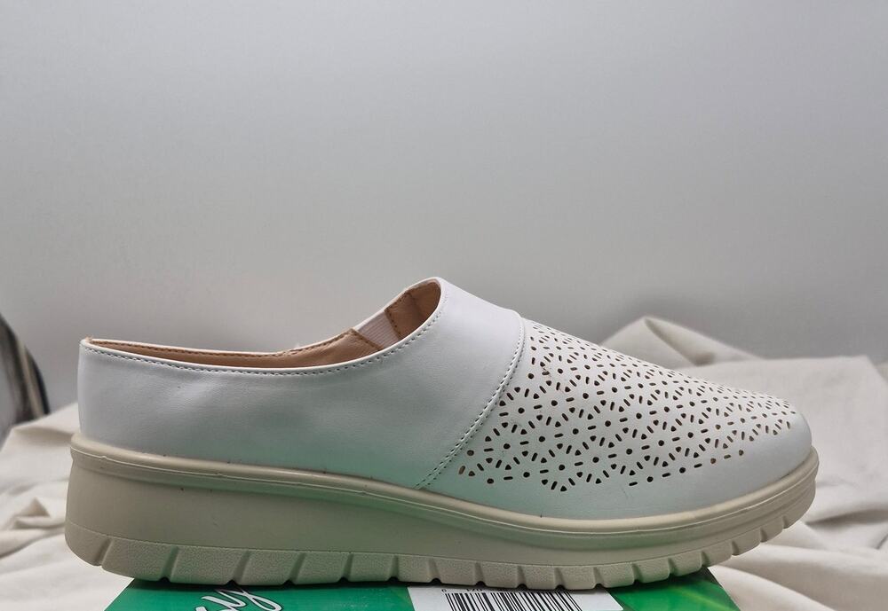 NEW Easy Street Aretha White Laser Cut Perforated Comfort Wave Slip On Mule 9WW
